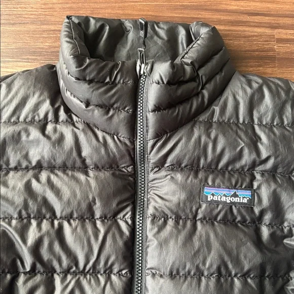 Patagonia: Women's Down Sweater™ Jacket - Picture 3 of 4